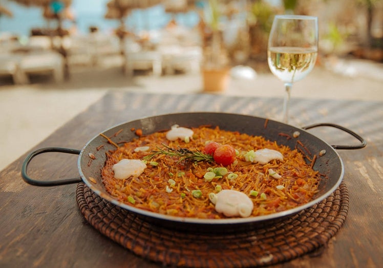 Fideuá is a speciality at Bahía Beach in Torre del Mar.
